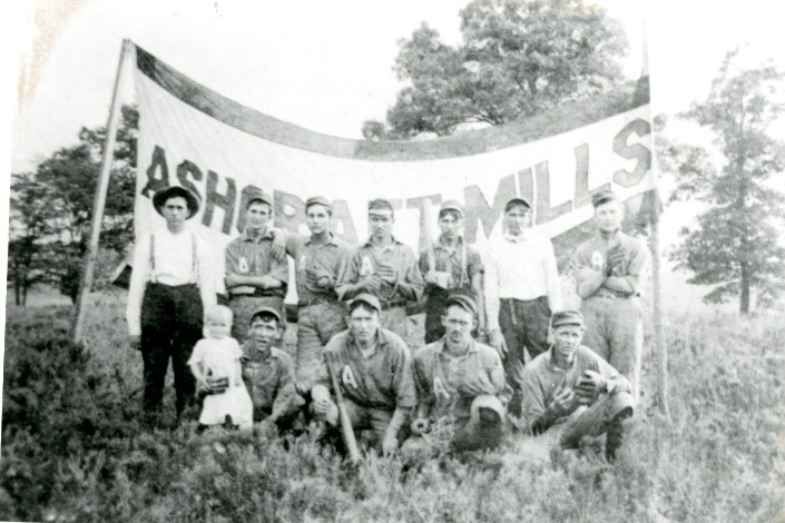 A group of people posing for a photo

Description automatically generated